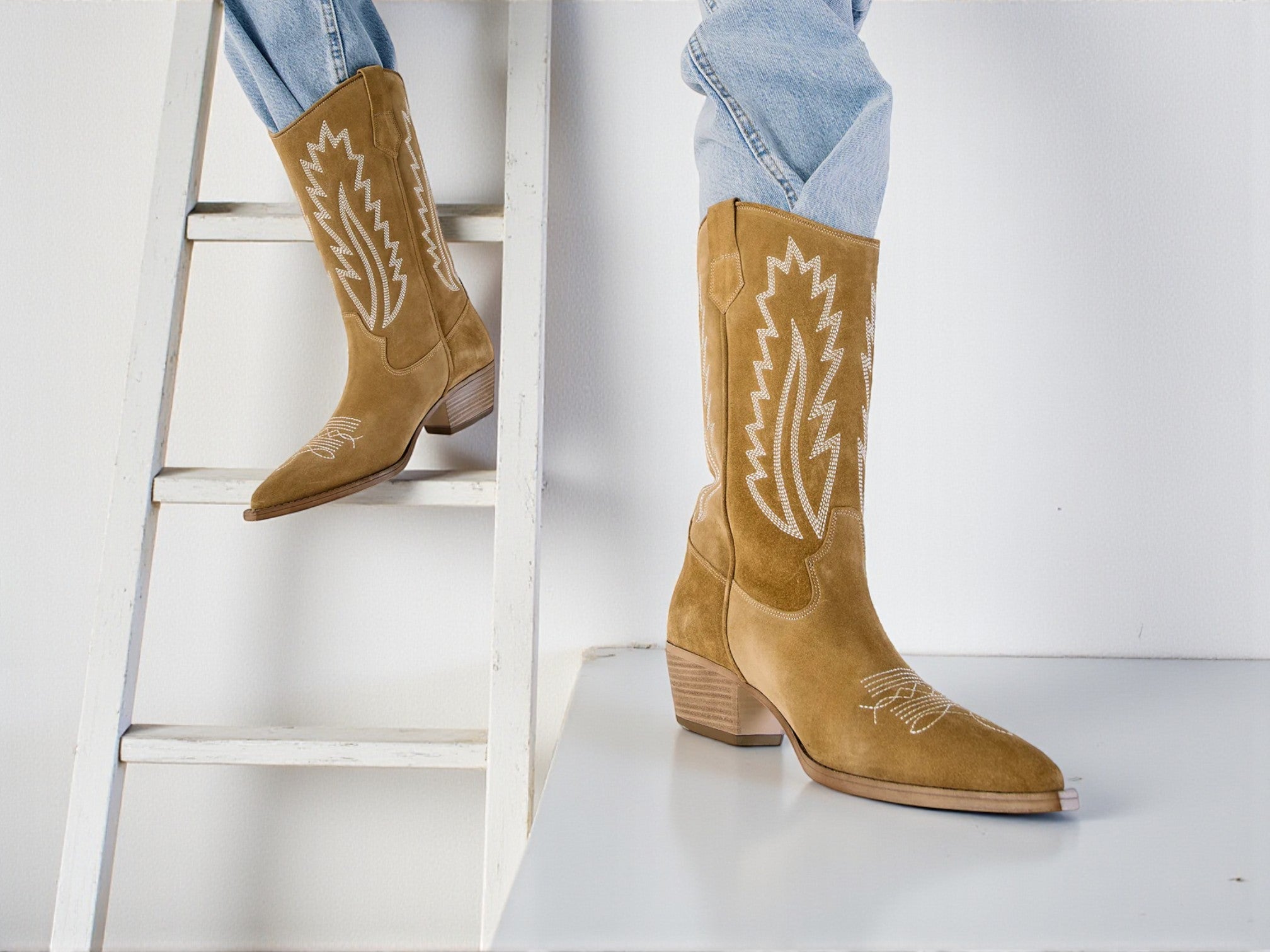 https://atsarabel.com/collections/western-boots